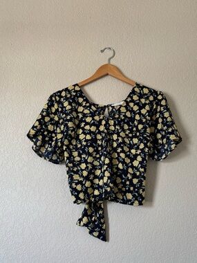LUSH BRIE TIE BACK CROP BLOUSE Size S